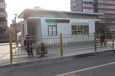 大型房屋辦公室崗亭已投入北京南站地區(qū)使用！