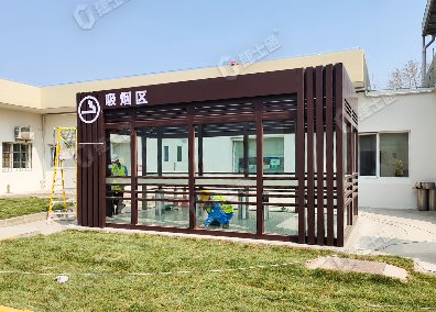 捷士通設計和生產(chǎn)的吸煙亭適用于工廠(chǎng)內部，為員工提供一個(gè)方便的吸煙場(chǎng)所